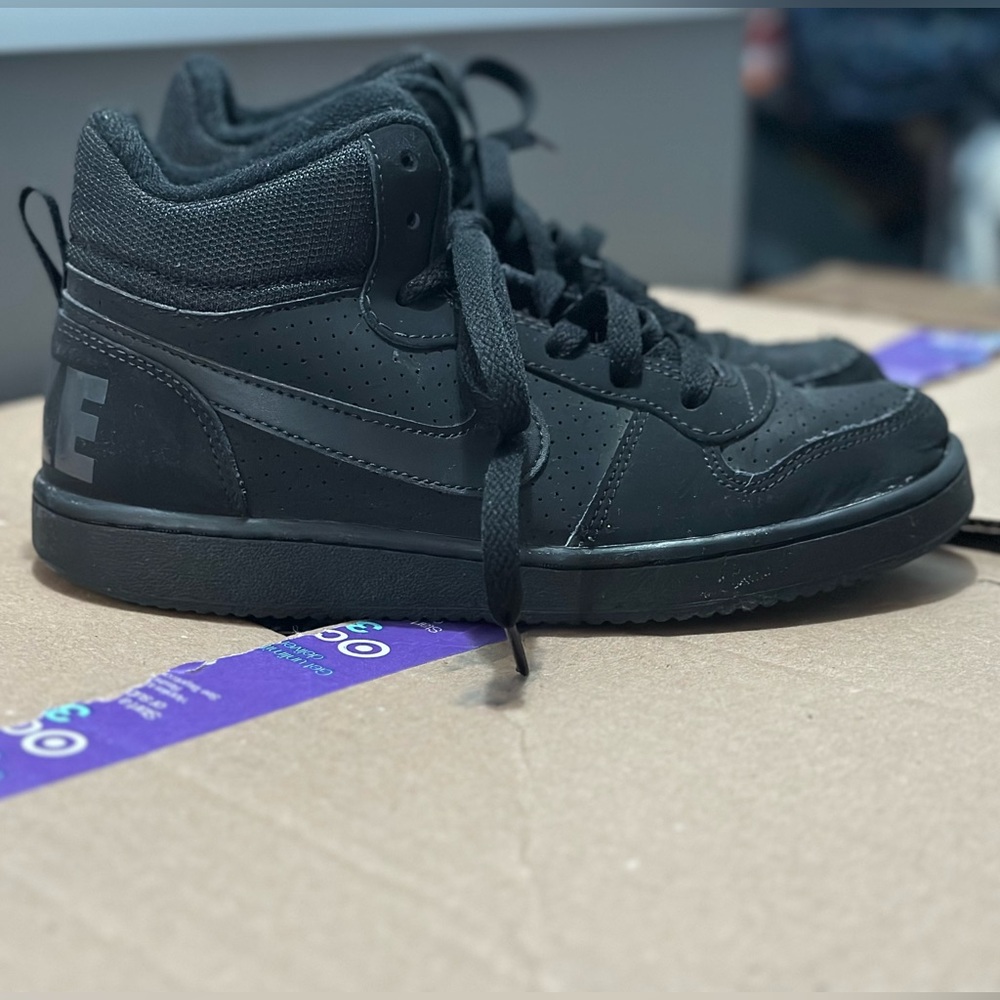 Boys Nike Court Borough Sneakers